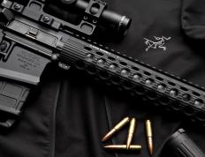 开云下载-速度与团队的赞歌，F1年度争冠焦点战与山西队险胜骑士的启示