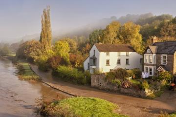 开云体育-当绿茵屏息注视绿衫军，塔图姆的欧冠式绝杀