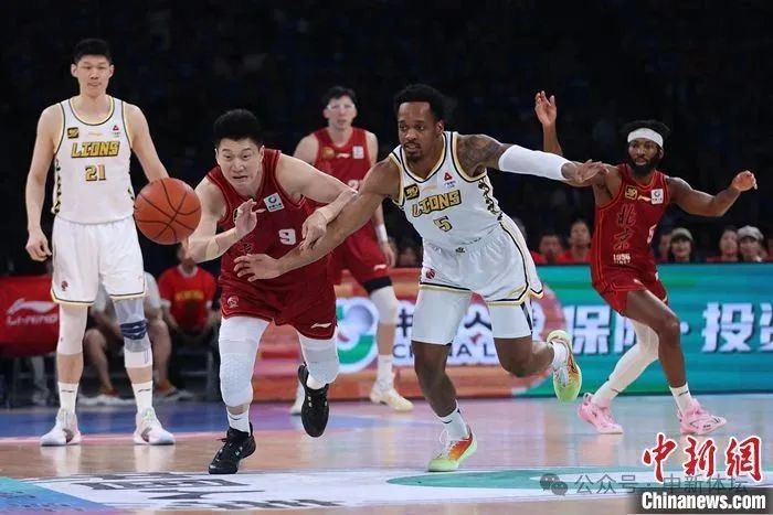 开云下载-广厦队在比赛中发挥出色，成功夺取胜利