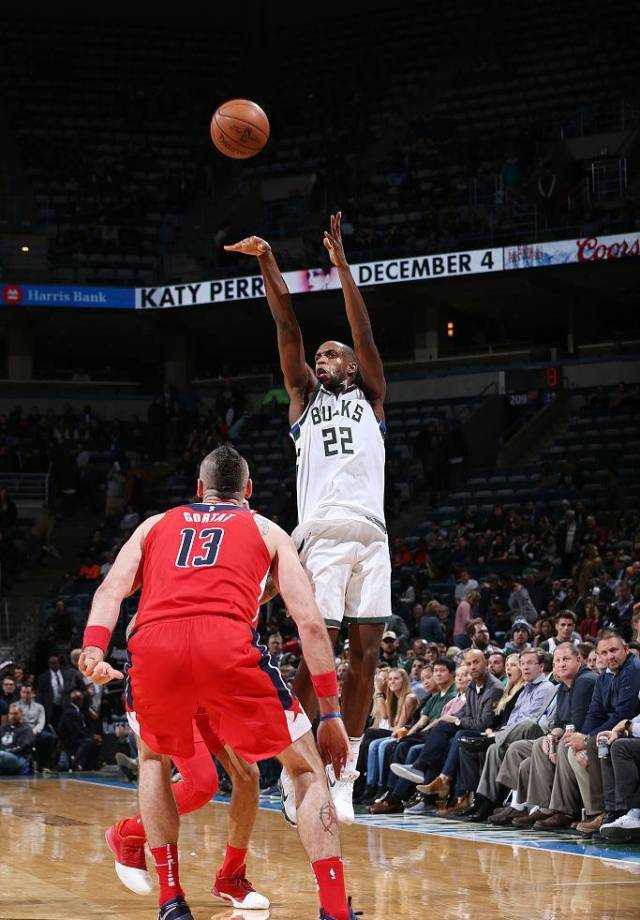 开云体育入口-雄鹿不敌灰熊,遭遇两连败